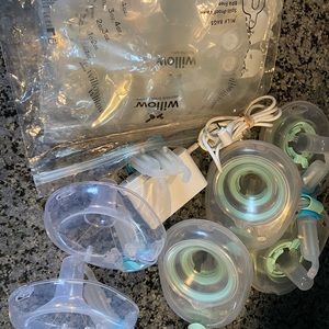Willow Pump accessory bundle (bags containers flanges charger etc)